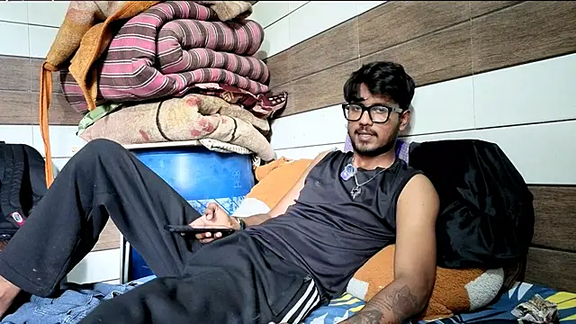 just_fucks Show in webcam