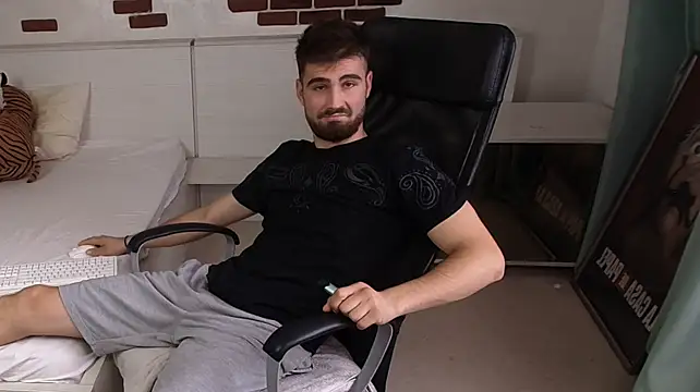 KyloEast Adlı Modelin Canlı XXX Sohbeti