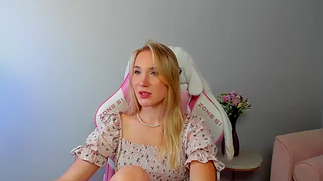 ElaraVoltage's Live XXX Chat