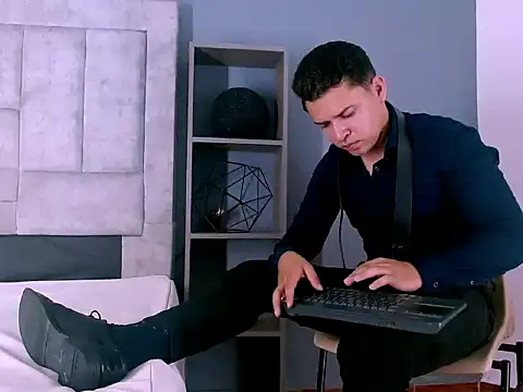 Hey_Noaah webkamerás műsora