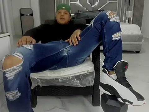แชท XXX สดของ master_leather