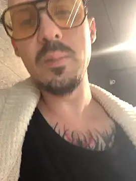 Chat XXX en directo de AssHunter4k