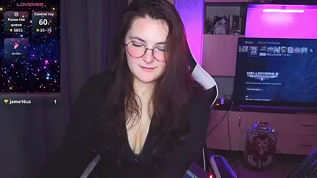 KatieMuse élő XXX-chatje
