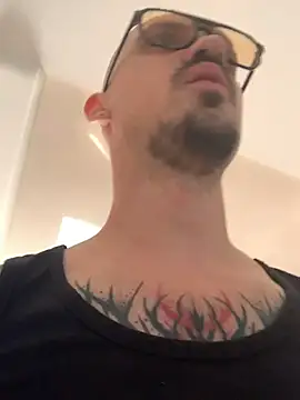 AssHunter4k élő XXX-chatje