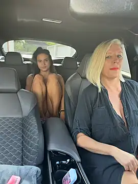 TUNDEROSE1 webcam show