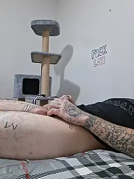הופעת וובקאם של hungandtatted666
