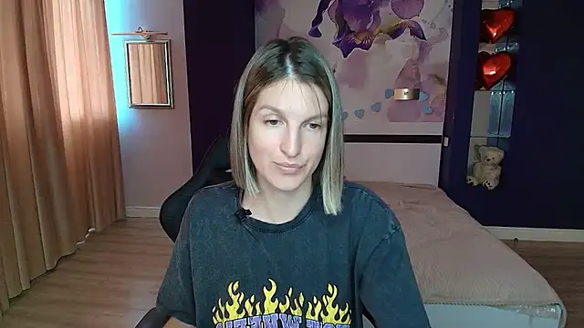 Show modela EmilyWalkeri na web-kameri