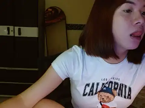 SweetTs4u Show in webcam