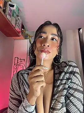 צ'אט XXX בשידור חי של AsianMilfSheryl