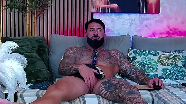 Chat +18 de masterkingofmusclee ao vivo