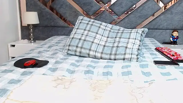 Chat +18 de KarlaTesg ao vivo
