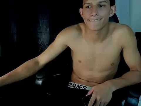 master_badboy Show in webcam