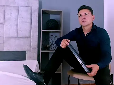 Hey_Noaah Live XXX-Chat