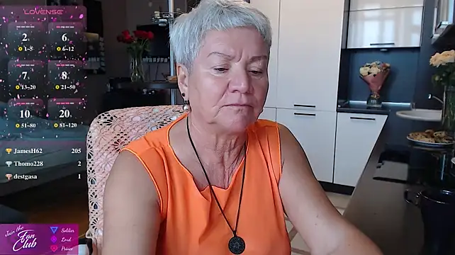 Chat +18 de roxana_brooks ao vivo