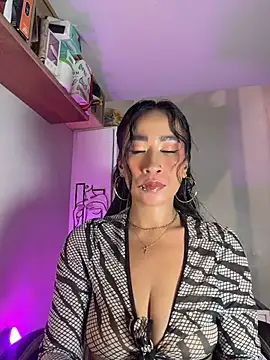 AsianMilfSheryl: διαδικτυακό σόου στην κάμερα