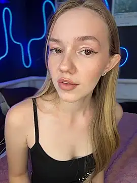 Chat +18 de MilaMoone ao vivo