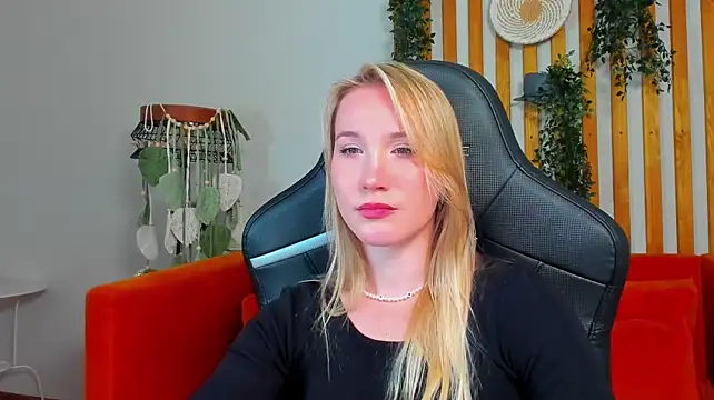 Chat +18 de ElaraVoltage ao vivo