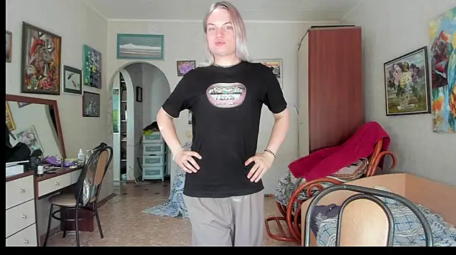 Show modela milliKira006 na web-kameri