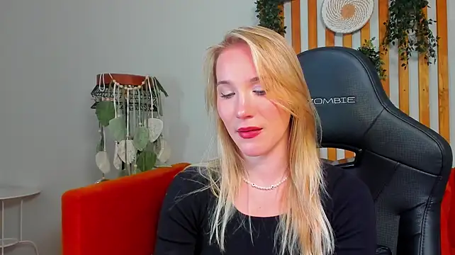 ElaraVoltage Chat XXX live