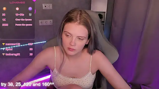 Chat +18 de Alisa_Allison ao vivo