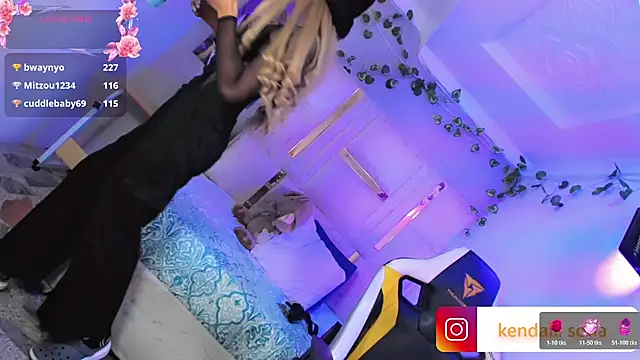 Sophiaa_doll_ Шоу с уебкамера