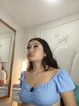 Nahomyrain's Live XXX Chat
