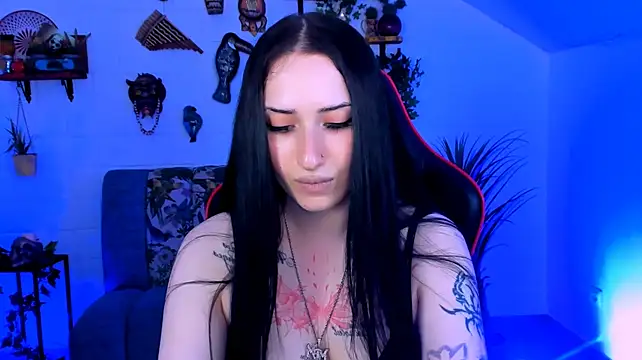 MonicaLowes' Live XXX Chat
