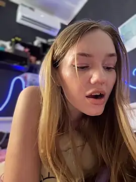 Chat +18 de MilaMoone ao vivo