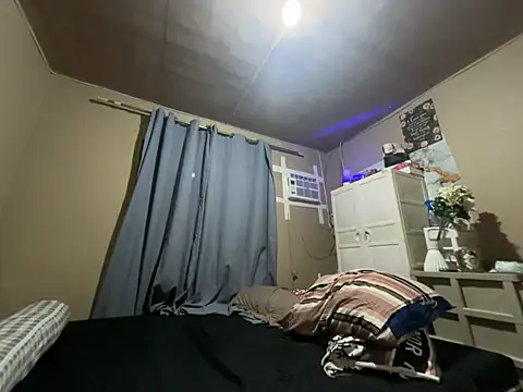 yen_yen Show in webcam