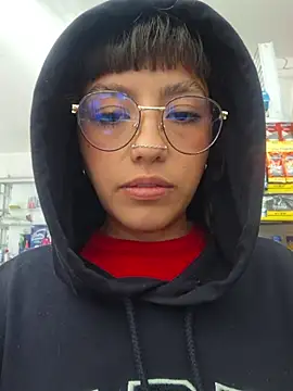 Show modela Cute_hollywood1 na web-kameri