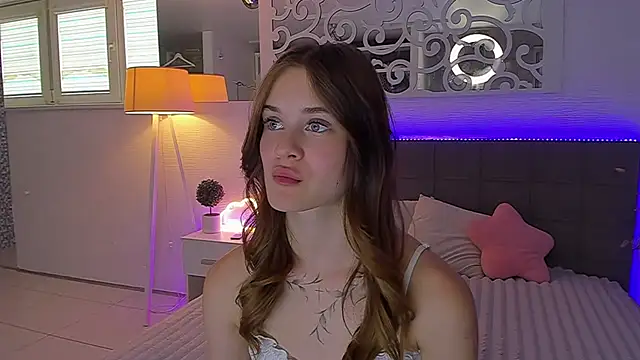 LuisaClover Adlı Modelin Canlı XXX Sohbeti