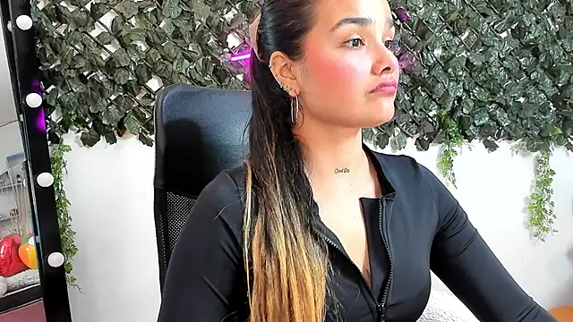 DestinyHills Live XXX-Chat