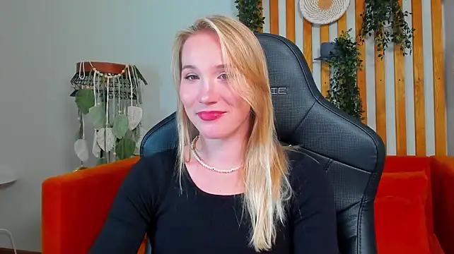 ElaraVoltage Chat XXX live