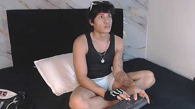 MaximilianRoth Live XXX-Chat
