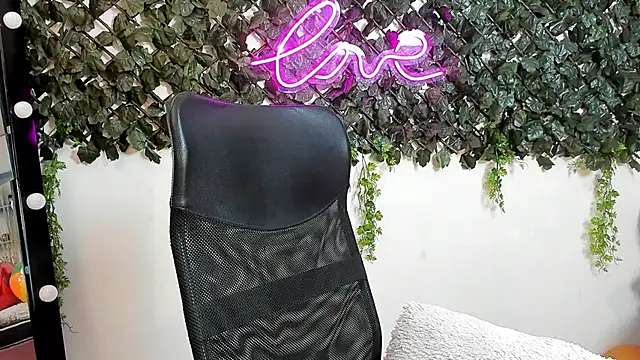DestinyHills' Live XXX Chat