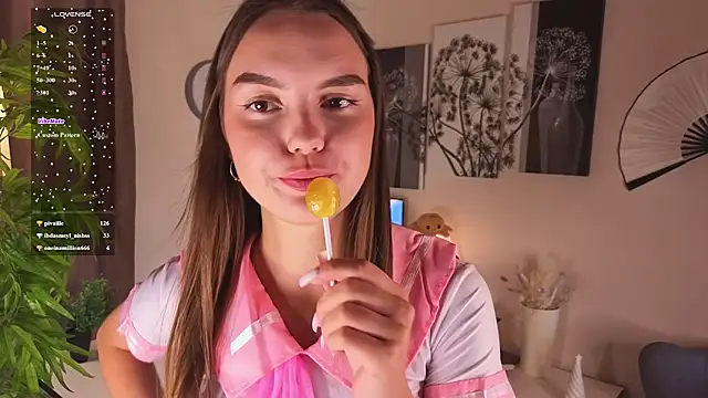 Nicole_Keller Adlı Modelin Web Kamerası Şovu
