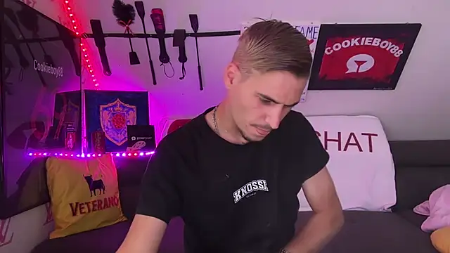 צ'אט XXX בשידור חי של Cookieboy88