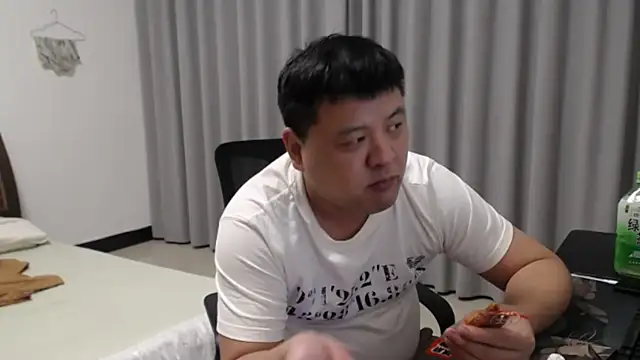 zhang1118 Show in webcam