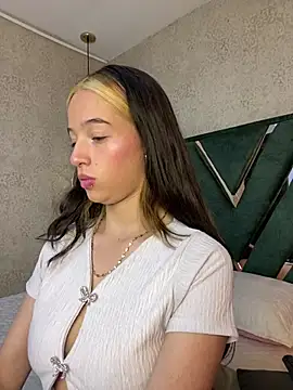 aly_16's Live XXX Chat