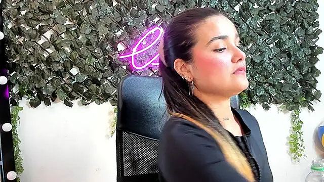 دردشة DestinyHills الجنسية المباشرة