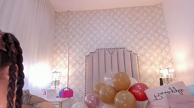 Chat +18 de katherine_glow ao vivo