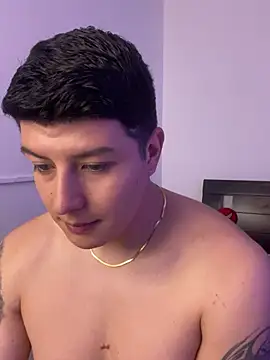 Goldenknight33 Webcam Show