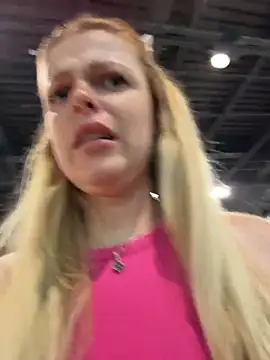 HarrietDart live XXX chat