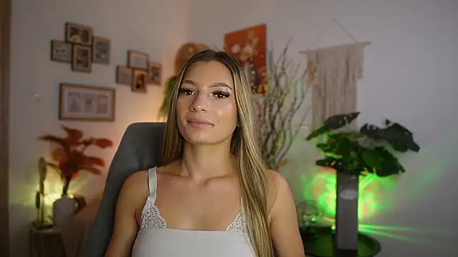 Anna_Brie live XXX chat