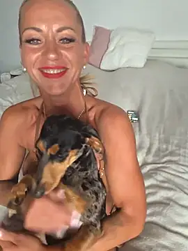 housewifebella Webcam-Show