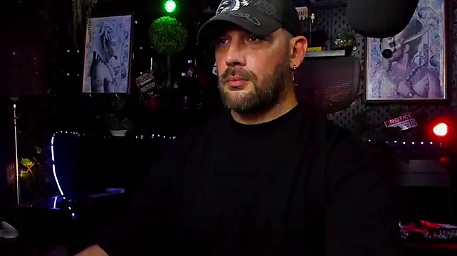 LexHardy: διαδικτυακό σόου στην κάμερα