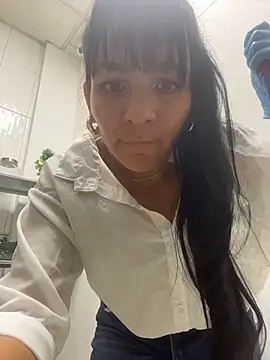 LuxeBrunetteXXX's Webcam Show