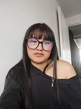 Emily-7's Live XXX Chat