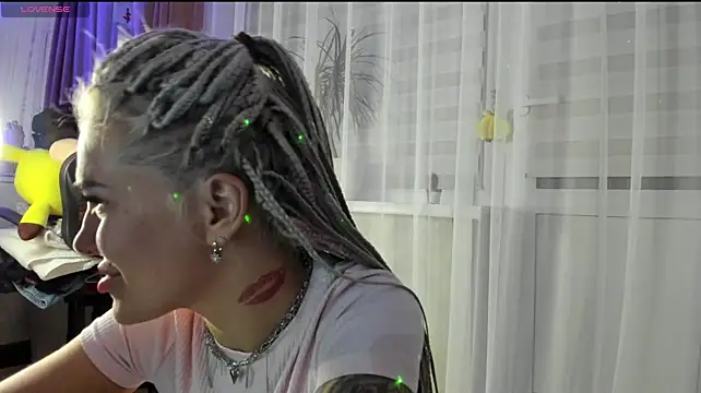 Kira_Key Live XXX Chat