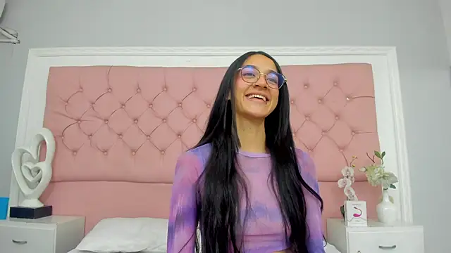 Chat +18 de SarahDoll__ ao vivo